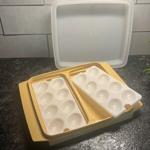 Seems to be brand new Vintage Deviled egg keeper by Tupperware Holds 16 halves
